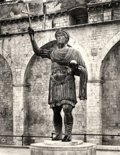 Estatua colosal posiblemente del emperador Valentiniano I (321-375) llamada 