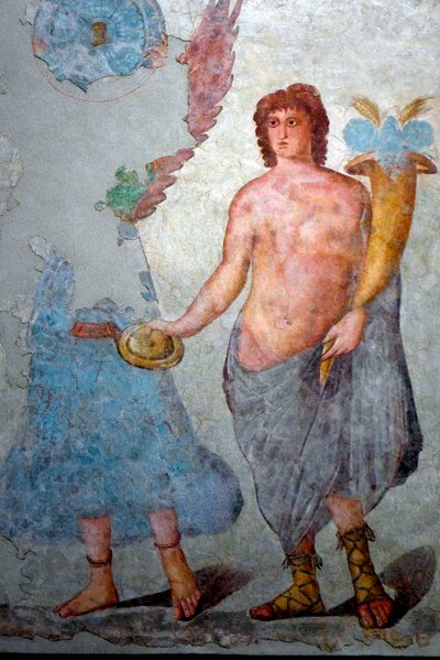 Genio sosteniendo un cuerno de la abundancia. Finales del siglo II y principios del siglo III de Roman