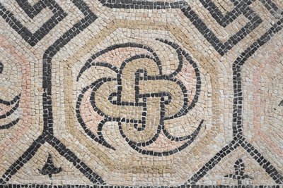 Motivo geométrico de la domus de Via san Rocchino, siglo II d.C. (mosaico) de Roman