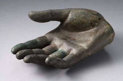 Mano (bronce) de Roman