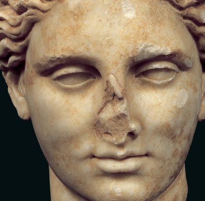 Cabeza de Apolo Sauroktonos (el asesino de lagartos) copia de un bronce griego del siglo IV por Praxiteles, encontrado en Kifissia (detalle) de Roman