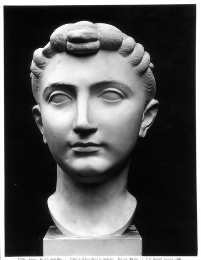 Cabeza de Julia (39 a.C.-14 d.C.), hija del emperador Augusto (mármol) de Roman