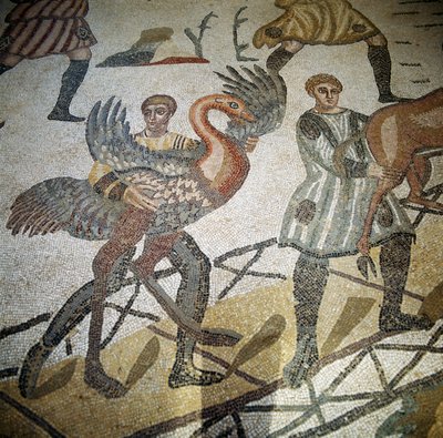 Cazador cargando avestruz en un barco, detalle del piso de la Gran Caza, Villa Romana del Casale Piazza Armerina, Sicilia (mosaico) de Roman