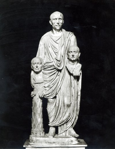 Lucio Junio Bruto sosteniendo bustos de sus antepasados de Roman