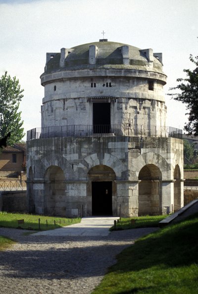 Mausoleo de Teodorico el Grande (455 - 526), Rávena. de Roman