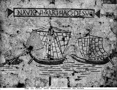 Detalle del pavimento del Piazzale dell Corporazioni que representa una escena náutica (mosaico) de Roman
