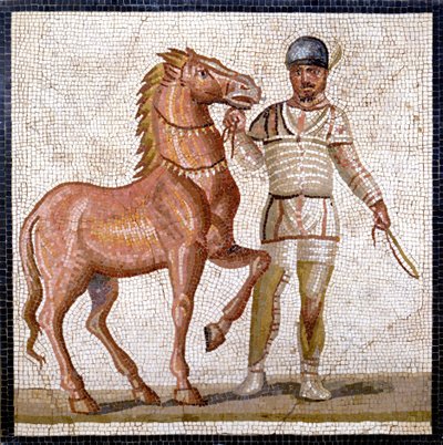 Representación de las cuatro facciones del circo romano: los blancos (factio albata). Las facciones eran clubes que participaban en competiciones circenses en el Alto Imperio (siglo I d.C.) y se caracterizaban por un color. Mosaico, Roma Museo Nacional Rom de Roman