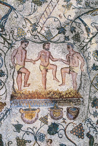 Arte romano: Mosaico de la Cosecha. Detalle que representa a tres hombres aplastando las uvas para obtener el mosto. Casa romana del anfiteatro. Siglo III d.C. Mérida, España de Roman