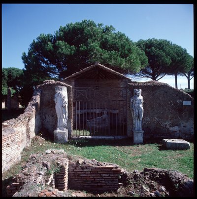 Arte romano: vista de las ruinas del santuario de la divinidad Attis (o Atys), región IV de Roman