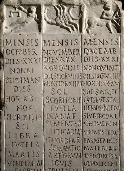 Arte romano: calendario del Campo de Marte indicando los meses (octubre, noviembre, diciembre), los días con las constelaciones y signos del zodiaco (Libra, Escorpio, Sagitario) y el trabajo agrícola correspondiente de Roman