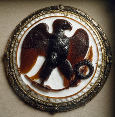 Arte romano: camafeo decorado con un águila y símbolos imperiales del reinado del emperador Augusto de Roman