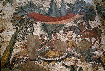 Arte romano: detalle del mosaico “La pequeña cacería” Cazadores descansan y almuerzan en un bosque. 315-350 d.C. Piazza Armerina, Villa Romana del Casale de Roman