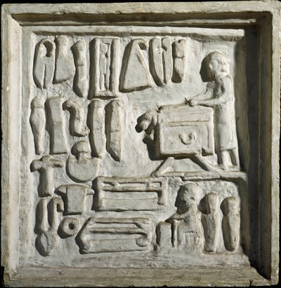 Arte romano: interior de un edificio o taller con diferentes herramientas. Bajorrelieve. Siglo I d.C. Roma, Museo della Civilta Romana de Roman