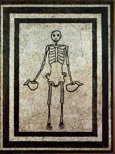 Arte romano: esqueleto sosteniendo dos jarras. Mosaico del siglo I de Roman