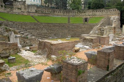 Arte romano: vista del teatro romano (siglo I a.C.), Trieste, Italia de Roman