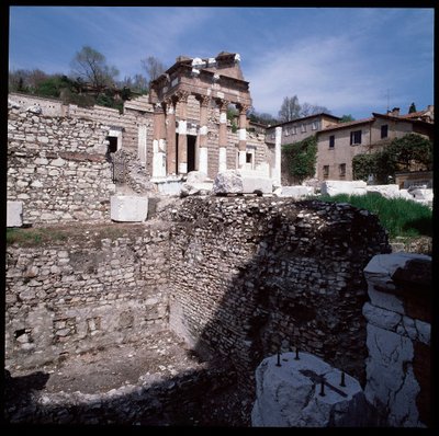 Arte romano: vista del capitolio (capitolium), 73 d.C., Brescia, Italia de Roman