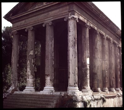 Arte romano: vista de las ruinas del Templo de Portuno, sitio arqueológico del Foro Boario, 70-80 d.C., Roma, Italia de Roman
