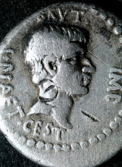 Moneda de plata con la efigie de Marcus Junius Brutus (83-42 a.C.) senador romano de Roman