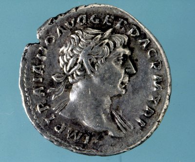 Moneda de plata con la efigie del emperador romano Trajano (53 - 117). Colección del medagliere de Milán de Roman