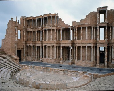 Escenario del teatro romano, siglos II-III de Roman