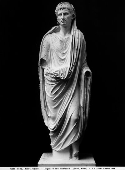 Estatua del Emperador Augusto con vestiduras sacerdotales de Roman