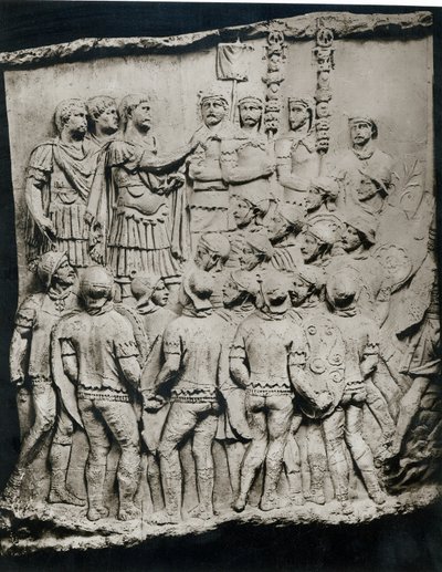 Trajano (98-117) se dirige al ejército, un molde tomado de la Columna de Trajano, AD 113 de Roman