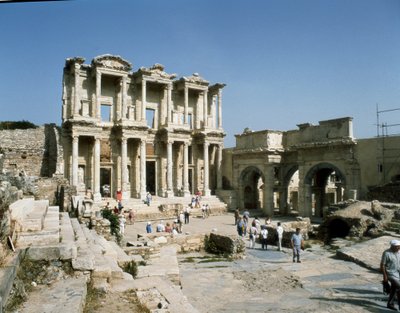Vista de la biblioteca de Celso, construida en 117 (detalle) de Roman