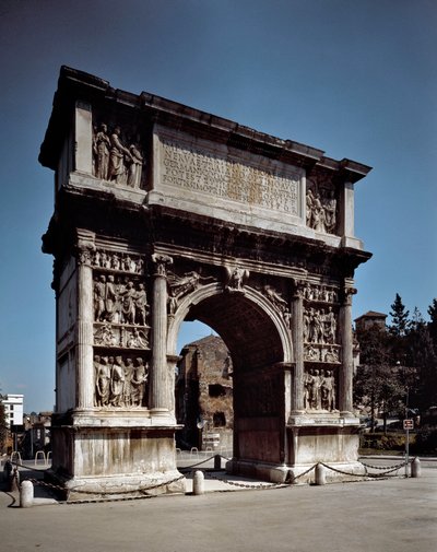 Vista del arco de Trajano en Benevento, construido entre 114 y 117 de Roman