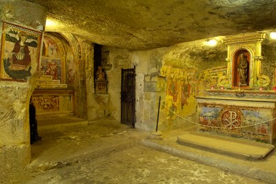 Vista de las catacumbas de Santa Águeda en Rabat, Malta de Roman