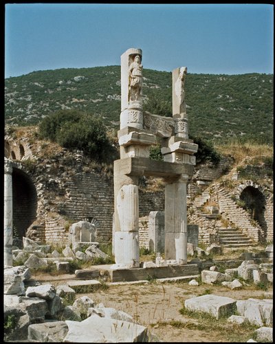 Vista del templo de Domiciano dedicado al emperador de Roman