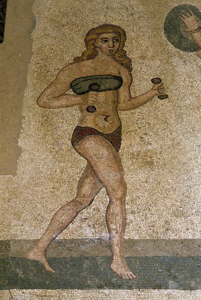 Jóvenes romanos realizando ejercicios físicos de Roman