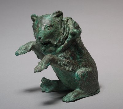 Ampolla de aceite en forma de oso bailarín, 200s de Roman Imperial Period