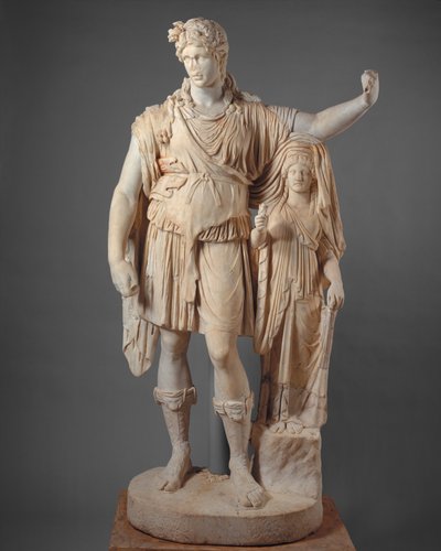 Estatua de Dionisos apoyado en una figura femenina (