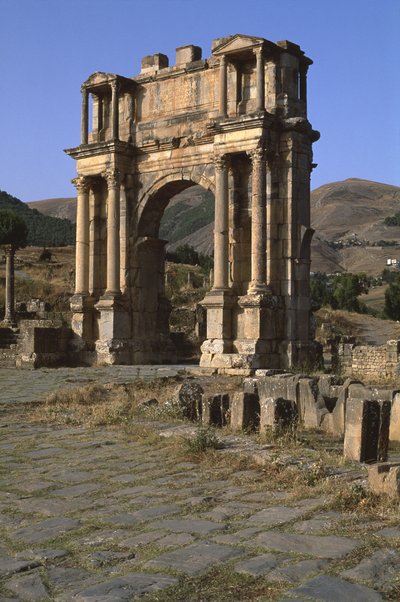 Arco triunfal construido en honor del emperador Caracalla, Alto Imperio de Roman Imperial Period