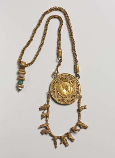 Collar con medallón y colgante, 200-300 de Roman Period Egyptian