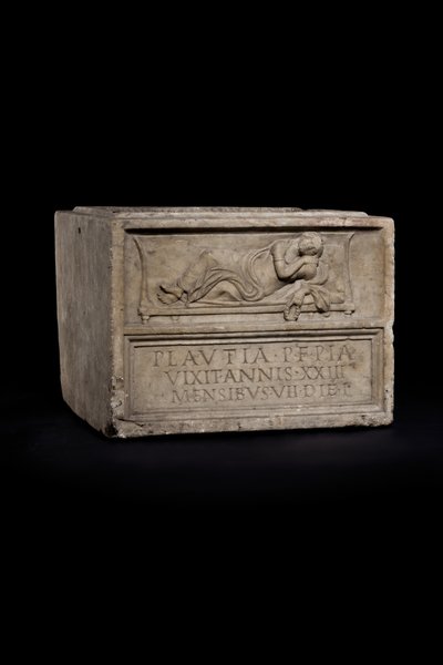 Urna cineraria, finales del siglo I - principios del siglo II d.C. (mármol) de Roman Roman