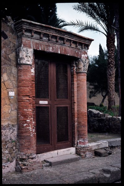 Puerta de la casa del Gran portal, siglo V a.C.-siglo I d.C. de Roman Roman