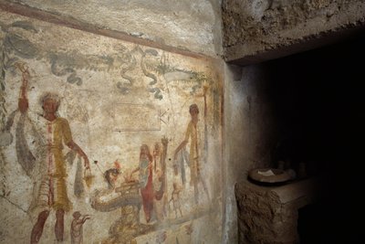 Fresco que representa Lararium cerca de la entrada a la cocina, Casa de Cayo Julio Polibio, Pompeya (Lista del Patrimonio Mundial de la UNESCO de Roman Roman