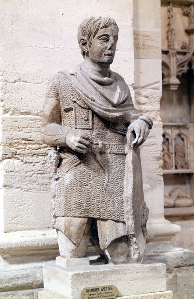 Guerrero galo bajo el Imperio Romano (vestido al estilo romano), Museo Lapidaire, Aviñón. de Roman Roman