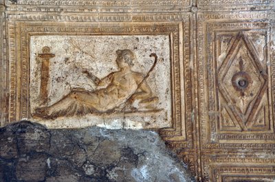 Herculano (Herculaneum, Ercolano, Italia, Italia) - bajorrelieve: alargamiento del carácter, detalle de decoración - arte romano - Foto Patrice Cartier - de Roman Roman