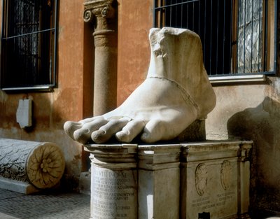 Pie izquierdo, del Coloso de Constantino (mármol) de Roman Roman