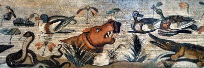 Friso de mosaico de Pompeya (casa de la fauna, casa del Fauno - escena nilótica - vida animal en el Nilo: hipopótamo, cocodrilo, serpiente, patos - arte romano - Museo Arqueológico de Nápoles, Italia - Museo Archeologico Nazionale, Napoli, Italia - Photo P de Roman Roman