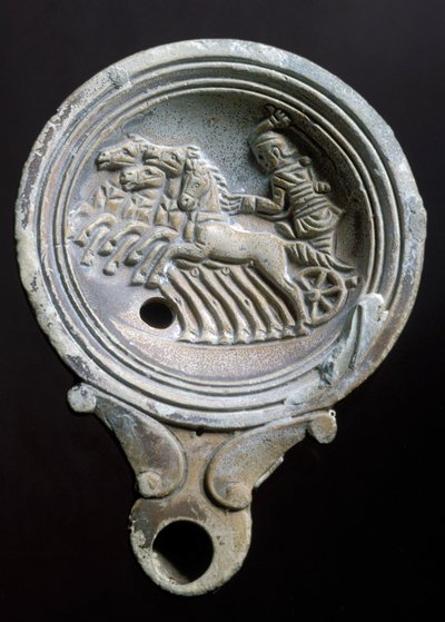 Lámpara de aceite que representa un carro de carreras con cuatro caballos (terracota) de Roman Roman
