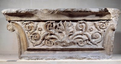 Capitel de pilastra. Arquitectura del Imperio Romano. París, Museo del Louvre de Roman Roman