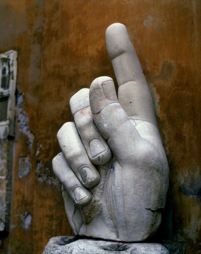 Mano derecha, del Coloso de Constantino (mármol) de Roman Roman