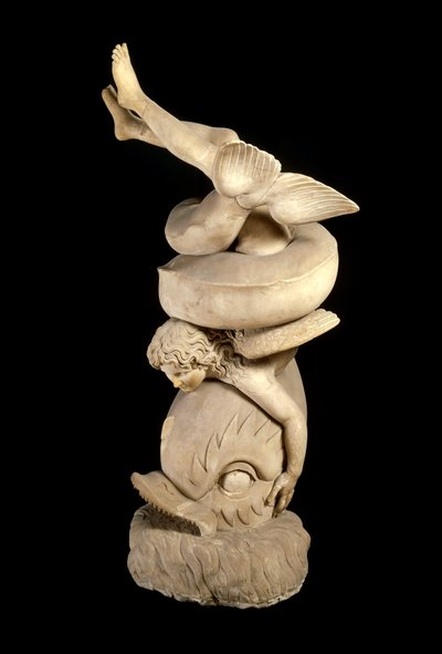 Arte romano: Eros en un delfín. Escultura después de un original griego. Nápoles, Museo Arqueológico Nacional de Roman Roman