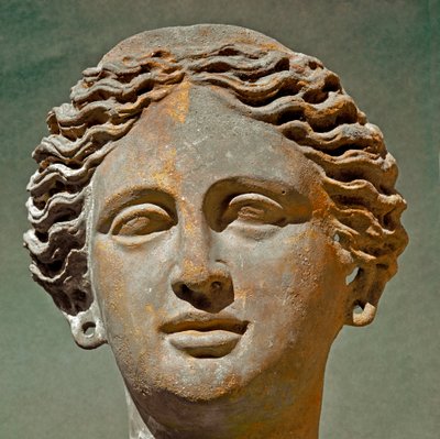 Arte romano: retrato de una mujer. Escultura de terracota de la era republicana. Siglo VI-I a.C. Cagliari, Museo Arqueológico Nacional, Cerdeña, Italia de Roman Roman
