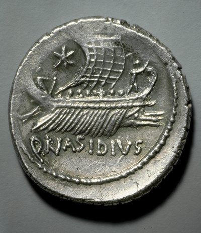 Arte romano: moneda de plata con una galera equipada con un sistema para derribar barcos enemigos. París, B.N. Gabinete de Medallas de Roman Roman