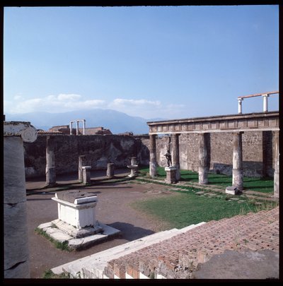 Arte romano: vista del templo de Apolo en el sitio arqueológico de Pompeya (siglo IV a.C.-siglo II a.C.) Italia de Roman Roman