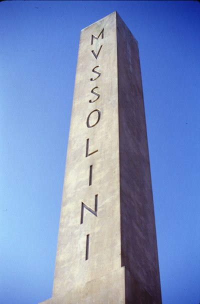 Roma Foro Itálico. Vista general del obelisco dedicado a Mussolini. de Roman Roman